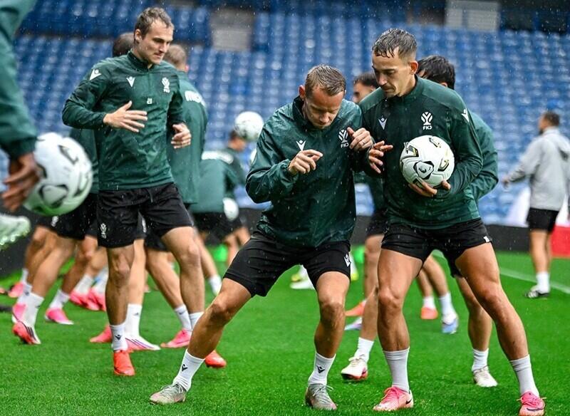 Jablonecké fotbalisty ve Skotsku přivítalo ve středu odpoledne typické ostrovní počasí. Teploty se pohybovaly kolem 16 °C a nechyběl ani mírný déšť. Foto: FK Jablonec
